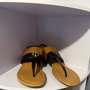 Tommy  Hilfiger - Tan/ black color block sandals side buckle